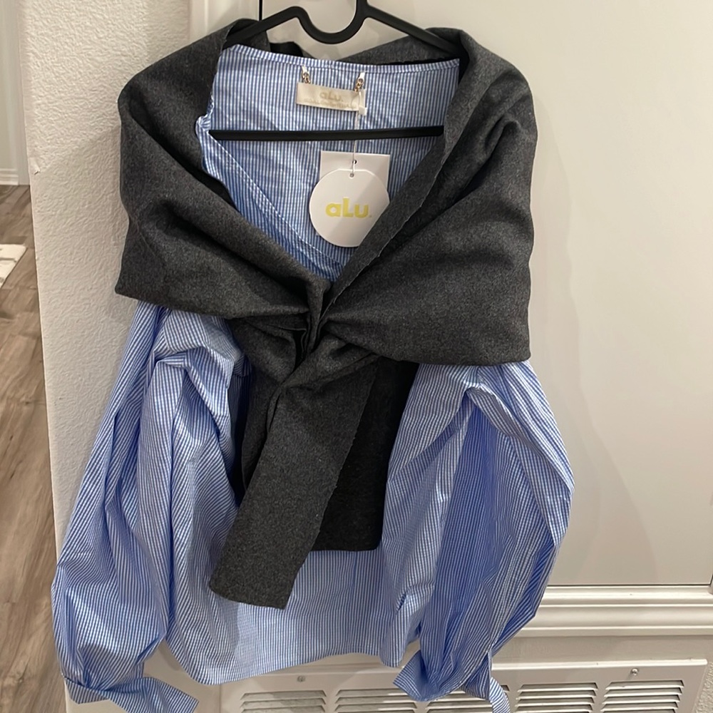 ALu.Blue design blouse with scarf Sewn on NWT
